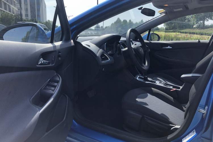 Used Chevrolet Cruze 2017 1.5L Hatchback Automatic Pioneer Sunroof Edition Interior 2