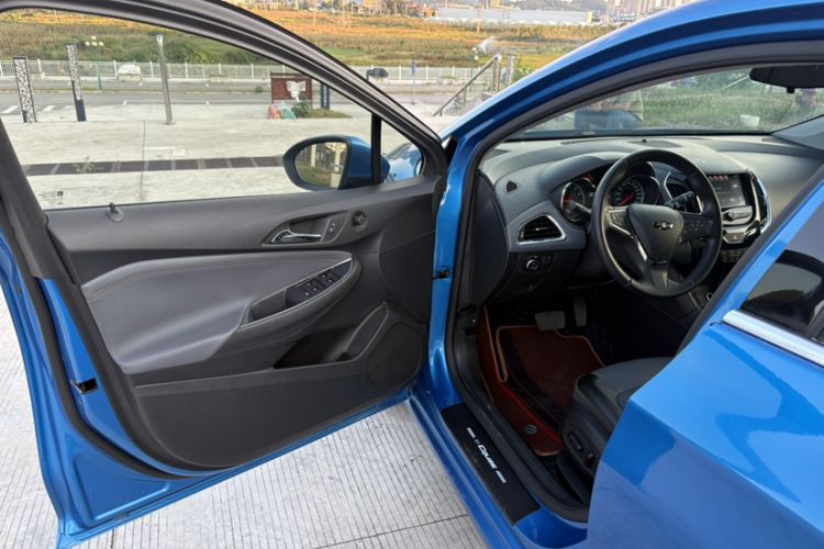 Used Chevrolet Cruze 2017 1.4T Hatchback Dual-Clutch Lingfeng Edition Interior 3