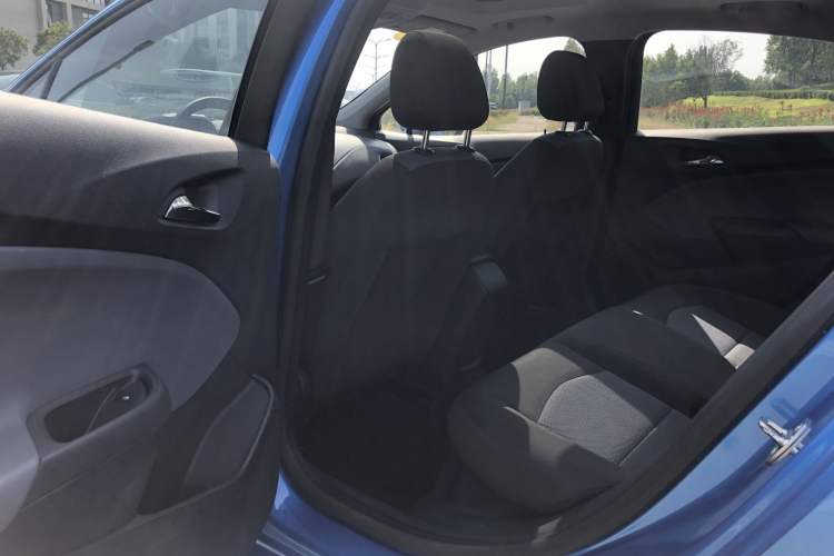 Used Chevrolet Cruze 2017 1.5L Hatchback Automatic Pioneer Sunroof Edition Interior 3