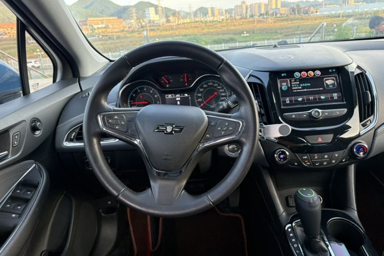 Used Chevrolet Cruze 2017 1.4T Hatchback Dual-Clutch Lingfeng Edition Interior 6
