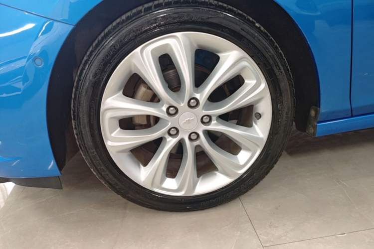 Used Chevrolet Cruze 2017 1.4T Hatchback Dual-Clutch Lingfeng Edition Left Front Wheel Hub