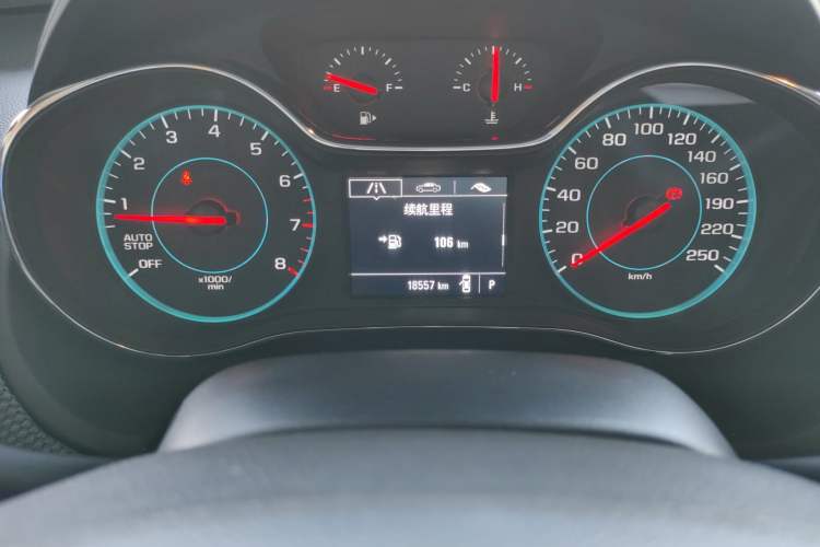 Used Chevrolet Cruze 2017 1.5L Hatchback Automatic Pioneer Sunroof Edition Odometer Close Up