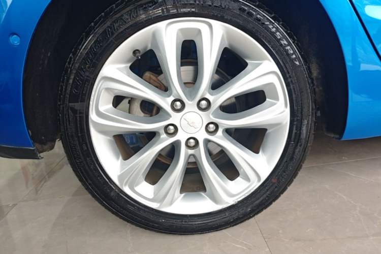 Used Chevrolet Cruze 2017 1.4T Hatchback Dual-Clutch Lingfeng Edition Right Rear Wheel Hub