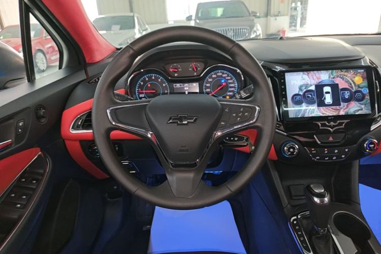 Used Chevrolet Cruze 2017 1.5L Automatic Pioneer Sunroof Edition Steering Wheel