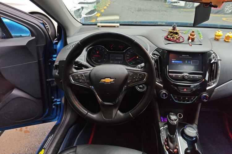 Used Chevrolet Cruze 2017 1.4T Hatchback Dual-Clutch Lingfeng Edition Steering Wheel