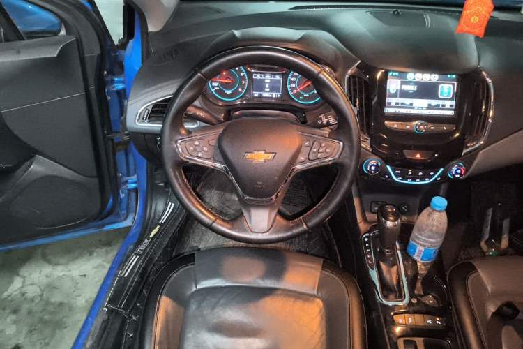 Used Chevrolet Cruze 2017 1.4T Hatchback Dual-Clutch Lingfeng Edition Steering Wheel