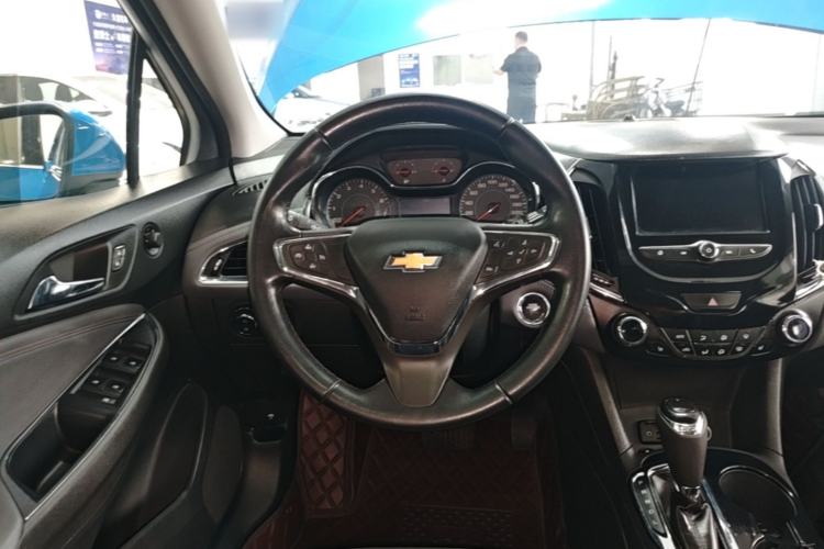 Used Chevrolet Cruze 2017 1.4T Hatchback Dual-Clutch Lingfeng Edition Steering Wheel