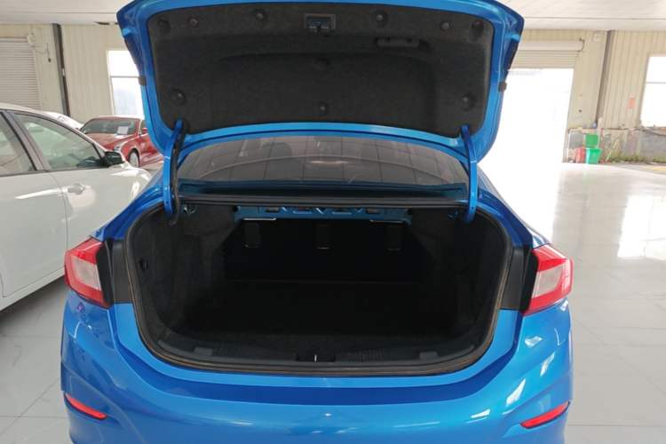 Used Chevrolet Cruze 2017 1.5L Automatic Pioneer Sunroof Edition Trunk