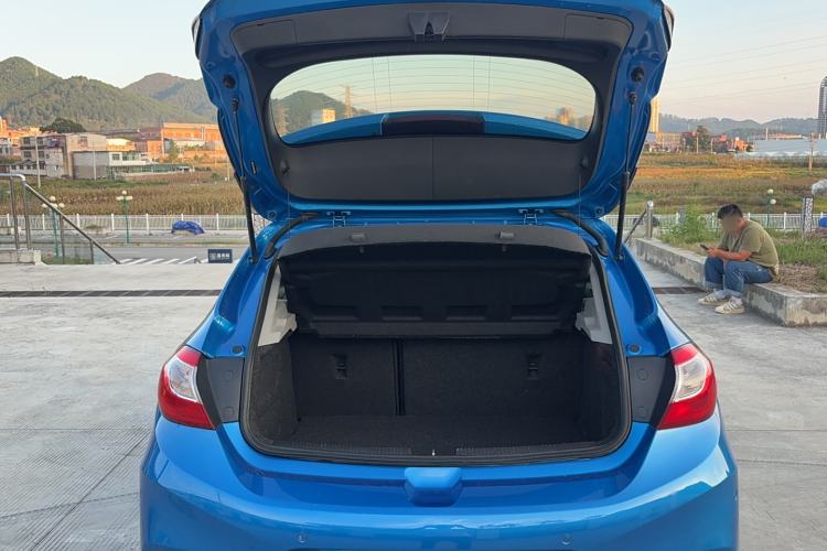 Used Chevrolet Cruze 2017 1.4T Hatchback Dual-Clutch Lingfeng Edition Trunk
