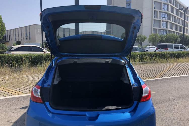 Used Chevrolet Cruze 2017 1.5L Hatchback Automatic Pioneer Sunroof Edition Trunk
