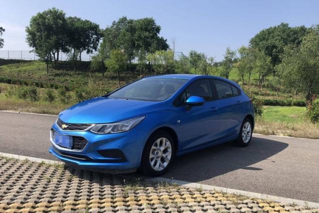 Used Chevrolet Cruze 2017 1.5L Hatchback Automatic Pioneer Sunroof Edition