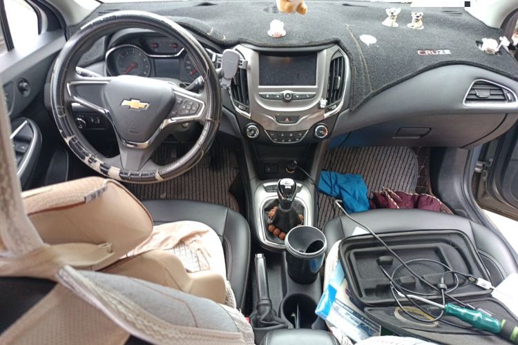 Used Chevrolet Cruze 2017 1.5L Manual Xuanfeng Edition Center Console