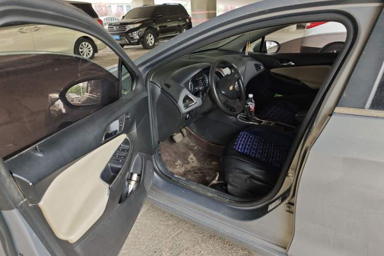 Used Chevrolet Cruze 2017 1.5L Automatic Pioneer Sunroof Edition Driver Seat