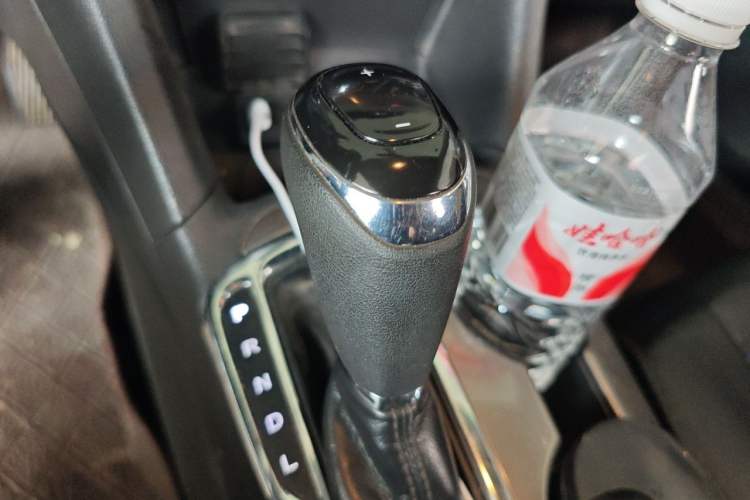 Used Chevrolet Cruze 2017 1.5L Automatic Pioneer Sunroof Edition Gear Lever
