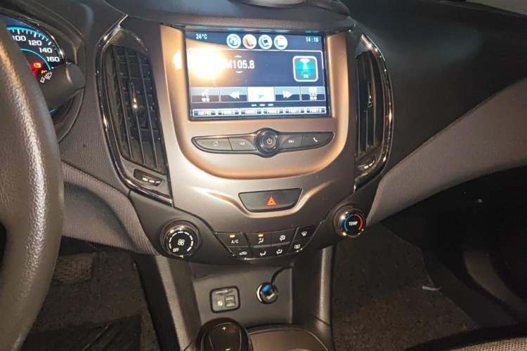 Used Chevrolet Cruze 2017 1.5L Automatic Xuanfeng Edition Audio And AC Panel