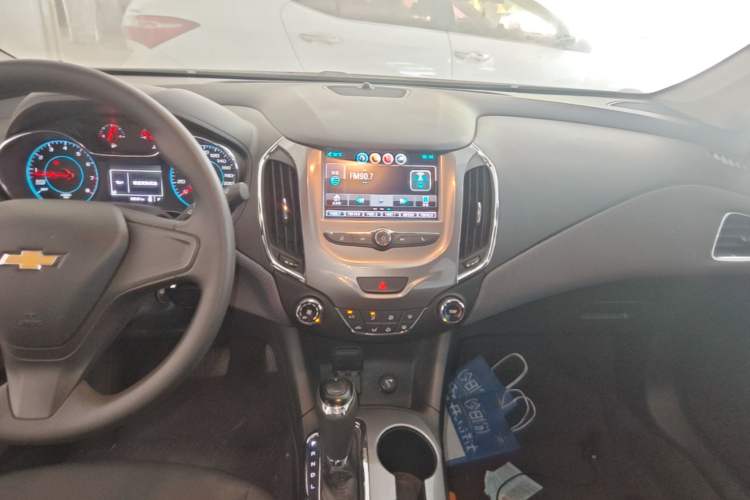 Used Chevrolet Cruze 2017 1.4T Dual-Clutch Pioneer Sunroof Edition Audio And AC Panel