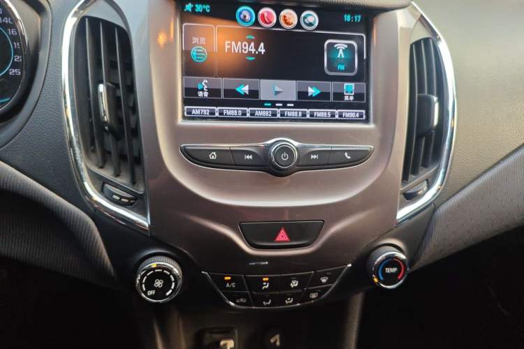 Used Chevrolet Cruze 2017 1.5L Manual Xuanfeng Edition Audio And AC Panel