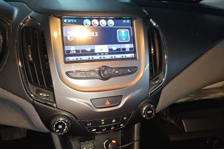 Used Chevrolet Cruze 2017 1.5L Automatic Pioneer Sunroof Edition Audio And AC Panel