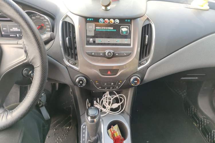 Used Chevrolet Cruze 2017 1.5L Automatic Pioneer Sunroof Edition Audio And AC Panel