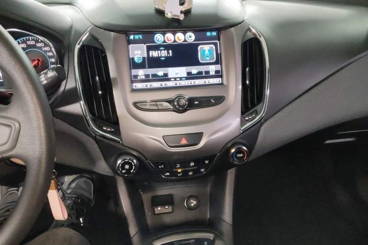 Used Chevrolet Cruze 2017 1.5L Hatchback Manual Pioneer Edition Audio And AC Panel