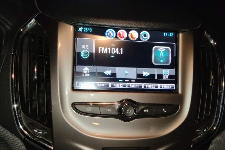 Used Chevrolet Cruze 2017 1.5L Automatic Pioneer Sunroof Edition Audio And AC Panel