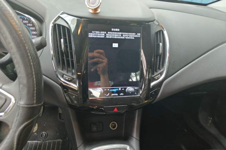 Used Chevrolet Cruze 2017 1.5L Manual Xuanfeng Edition Audio And AC Panel