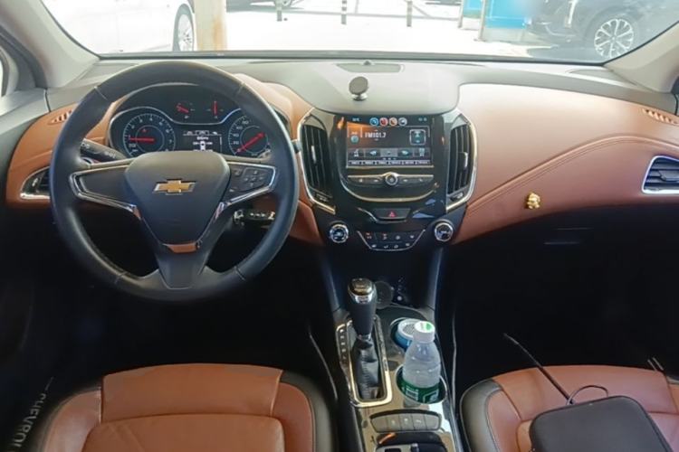 Used Chevrolet Cruze 2017 1.4T Dual-Clutch Xuanfeng Edition Center Console