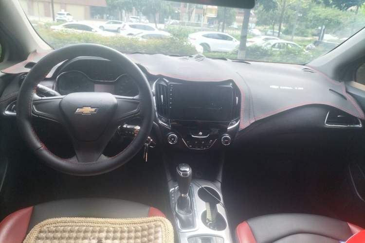 Used Chevrolet Cruze 2017 1.5L Automatic Pioneer Sunroof Edition Center Console