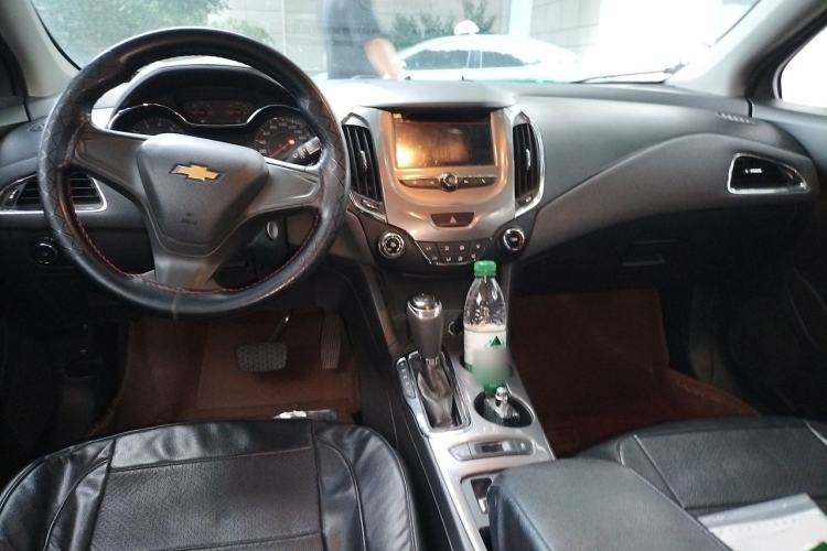 Used Chevrolet Cruze 2017 1.5L Automatic Pioneer Sunroof Edition Center Console