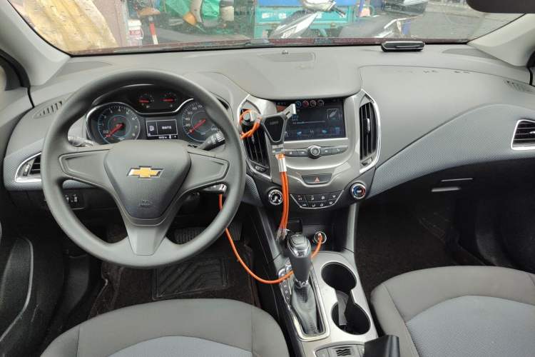 Used Chevrolet Cruze 2017 1.5L Automatic Pioneer Sunroof Edition Center Console