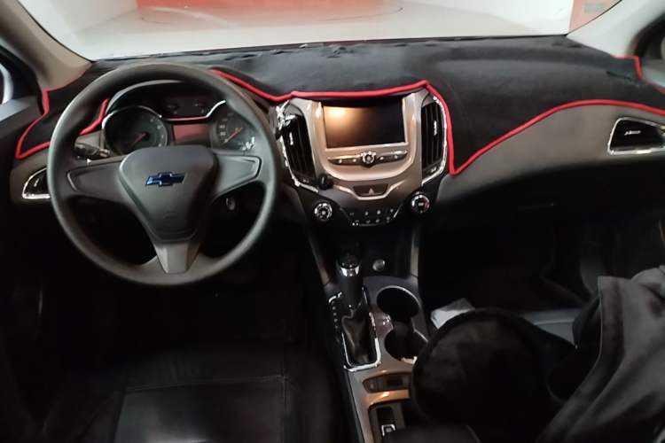 Used Chevrolet Cruze 2017 1.5L Automatic Pioneer Sunroof Edition Center Console