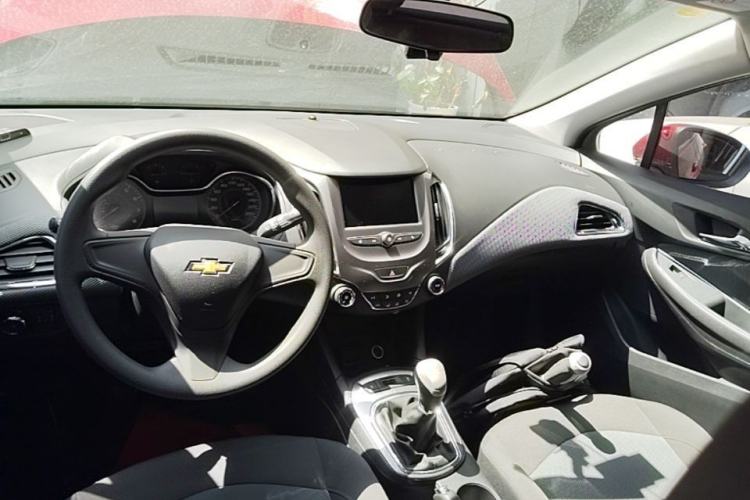 Used Chevrolet Cruze 2017 1.5L Manual Pioneer Edition Center Console