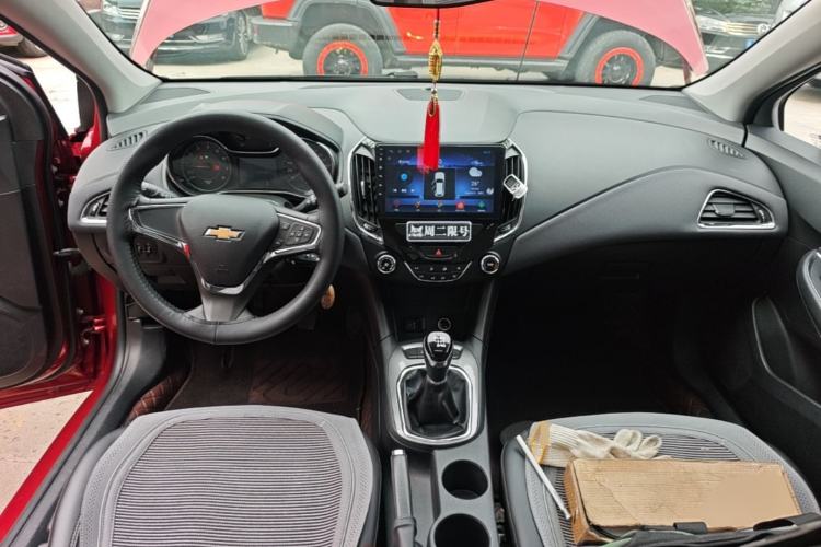 Used Chevrolet Cruze 2017 1.5L Manual Xuanfeng Edition Center Console