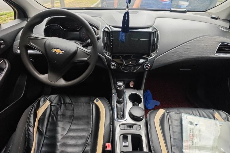 Used Chevrolet Cruze 2017 1.5L Automatic Pioneer Sunroof Edition Center Console