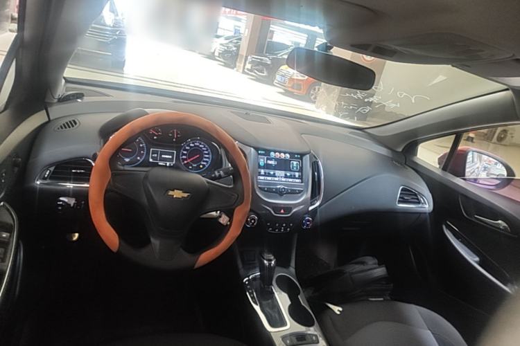 Used Chevrolet Cruze 2017 1.5L Automatic Pioneer Sunroof Edition Center Console