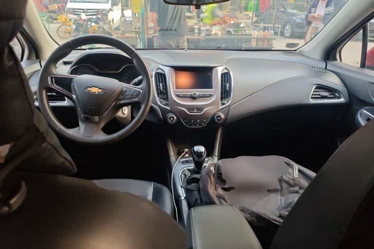 Used Chevrolet Cruze 2017 1.5L Manual Xuanfeng Edition Center Console