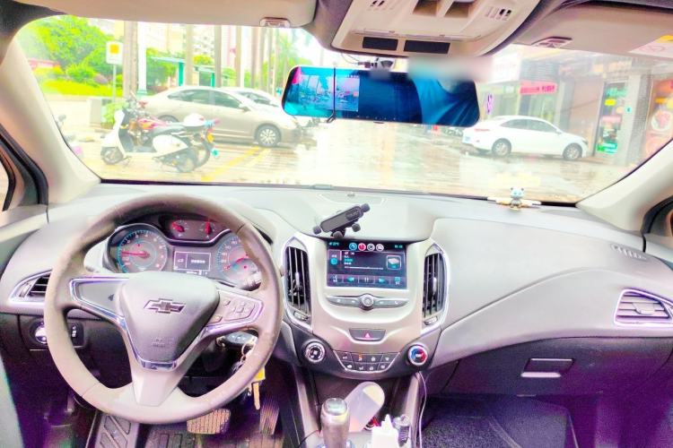 Used Chevrolet Cruze 2017 1.5L Automatic Xuanfeng Edition Center Console
