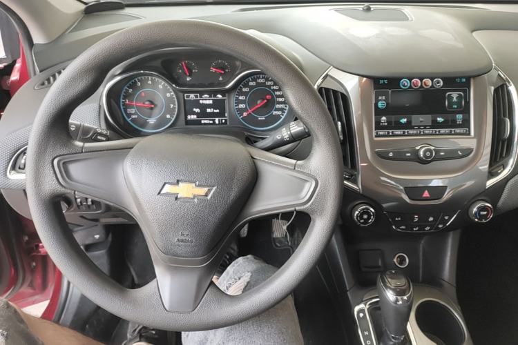 Used Chevrolet Cruze 2017 1.5L Automatic Pioneer Sunroof Edition Center Console