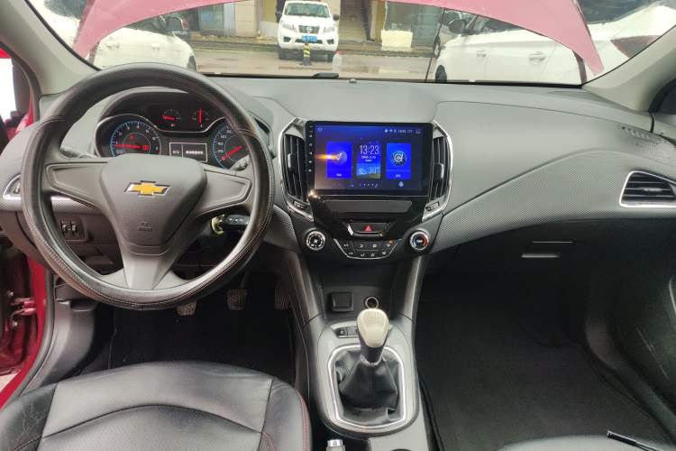 Used Chevrolet Cruze 2017 1.5L Manual Pioneer Edition Center Console