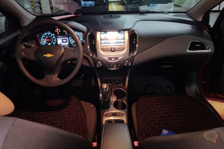 Used Chevrolet Cruze 2017 1.5L Automatic Pioneer Sunroof Edition Center Console