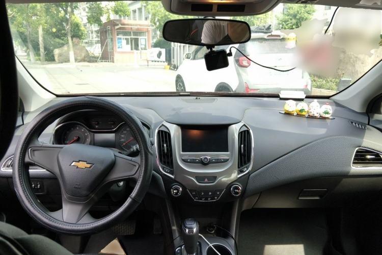 Used Chevrolet Cruze 2017 1.5L Automatic Pioneer Sunroof Edition Center Console