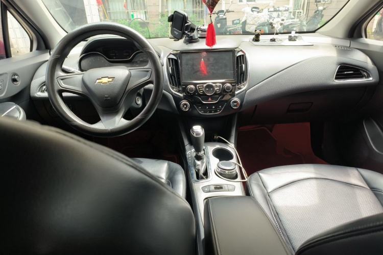 Used Chevrolet Cruze 2017 1.5L Automatic Pioneer Sunroof Edition Center Console