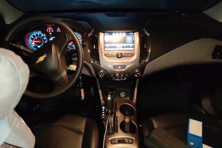 Used Chevrolet Cruze 2017 1.5L Automatic Pioneer Sunroof Edition Center Console