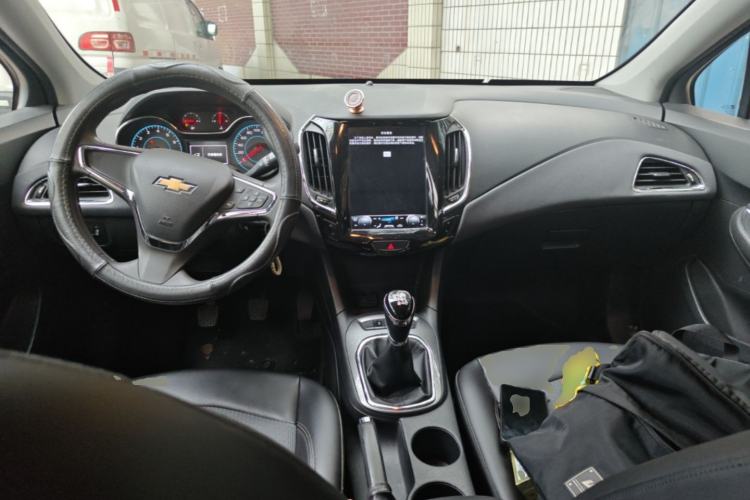 Used Chevrolet Cruze 2017 1.5L Manual Xuanfeng Edition Center Console