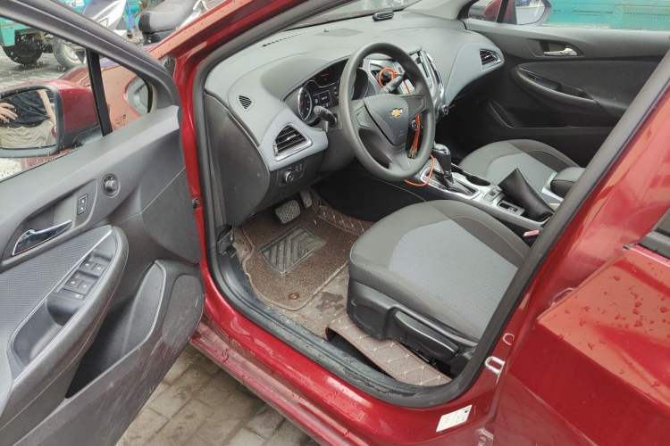 Used Chevrolet Cruze 2017 1.5L Automatic Pioneer Sunroof Edition Driver Seat