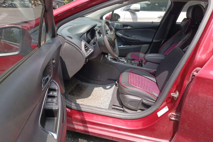 Used Chevrolet Cruze 2017 1.5L Automatic Pioneer Sunroof Edition Driver Seat