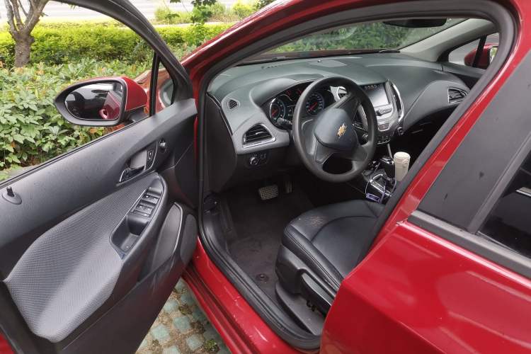 Used Chevrolet Cruze 2017 1.5L Automatic Pioneer Sunroof Edition Driver Seat