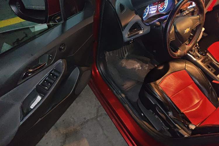 Used Chevrolet Cruze 2017 1.5L Automatic Pioneer Sunroof Edition Driver Seat