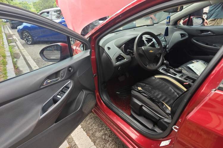 Used Chevrolet Cruze 2017 1.5L Automatic Pioneer Sunroof Edition Driver Seat