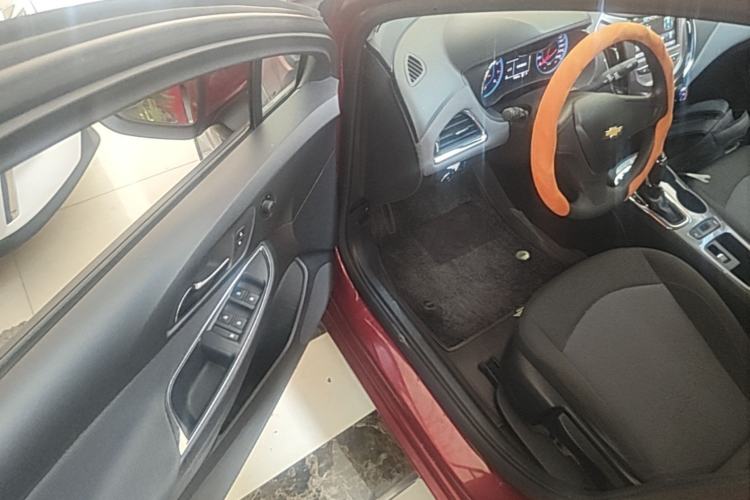 Used Chevrolet Cruze 2017 1.5L Automatic Pioneer Sunroof Edition Driver Seat